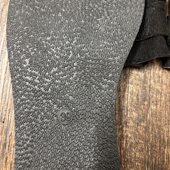 Black Ruffle Slide Sandals - Picture 4 of 5